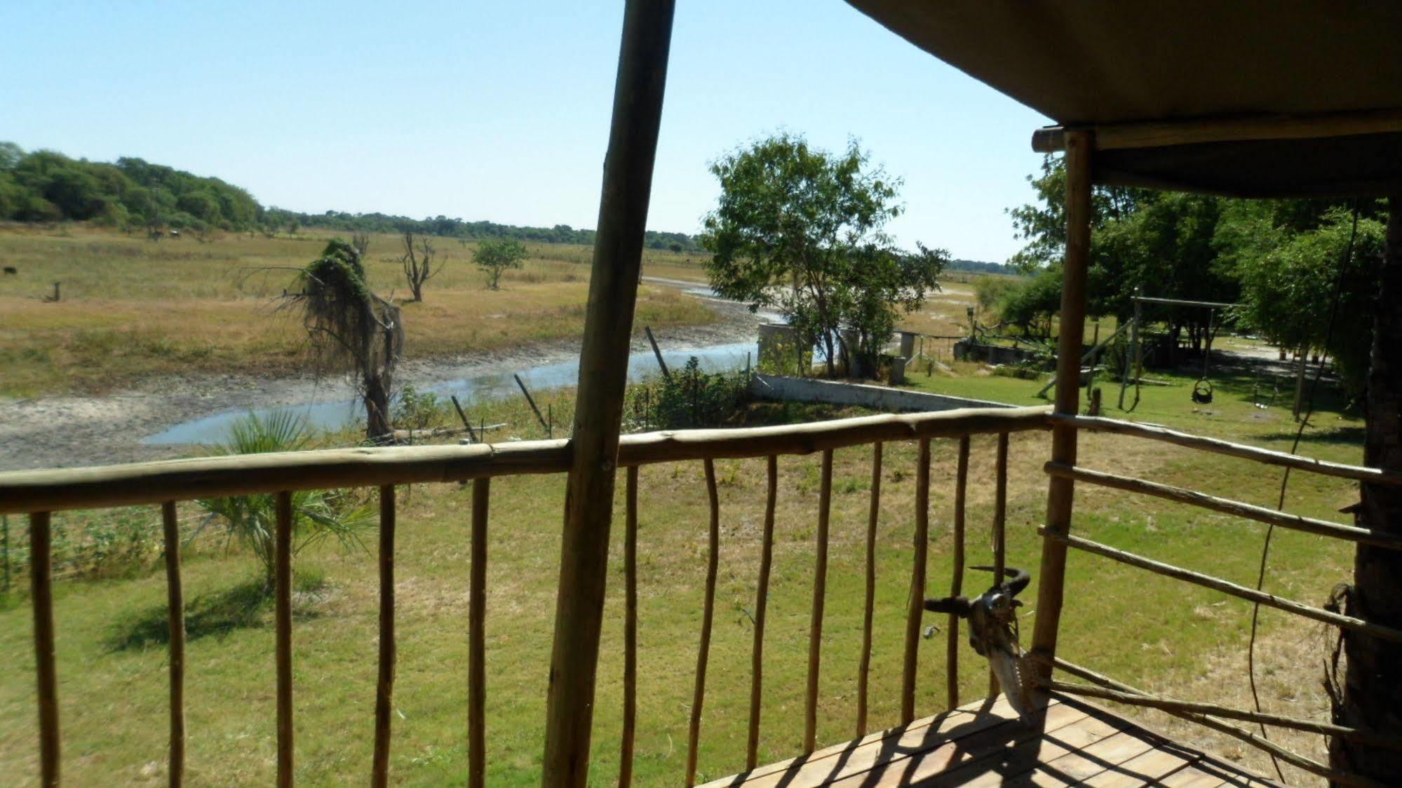 Okavango River Lodge マウン エクステリア 写真