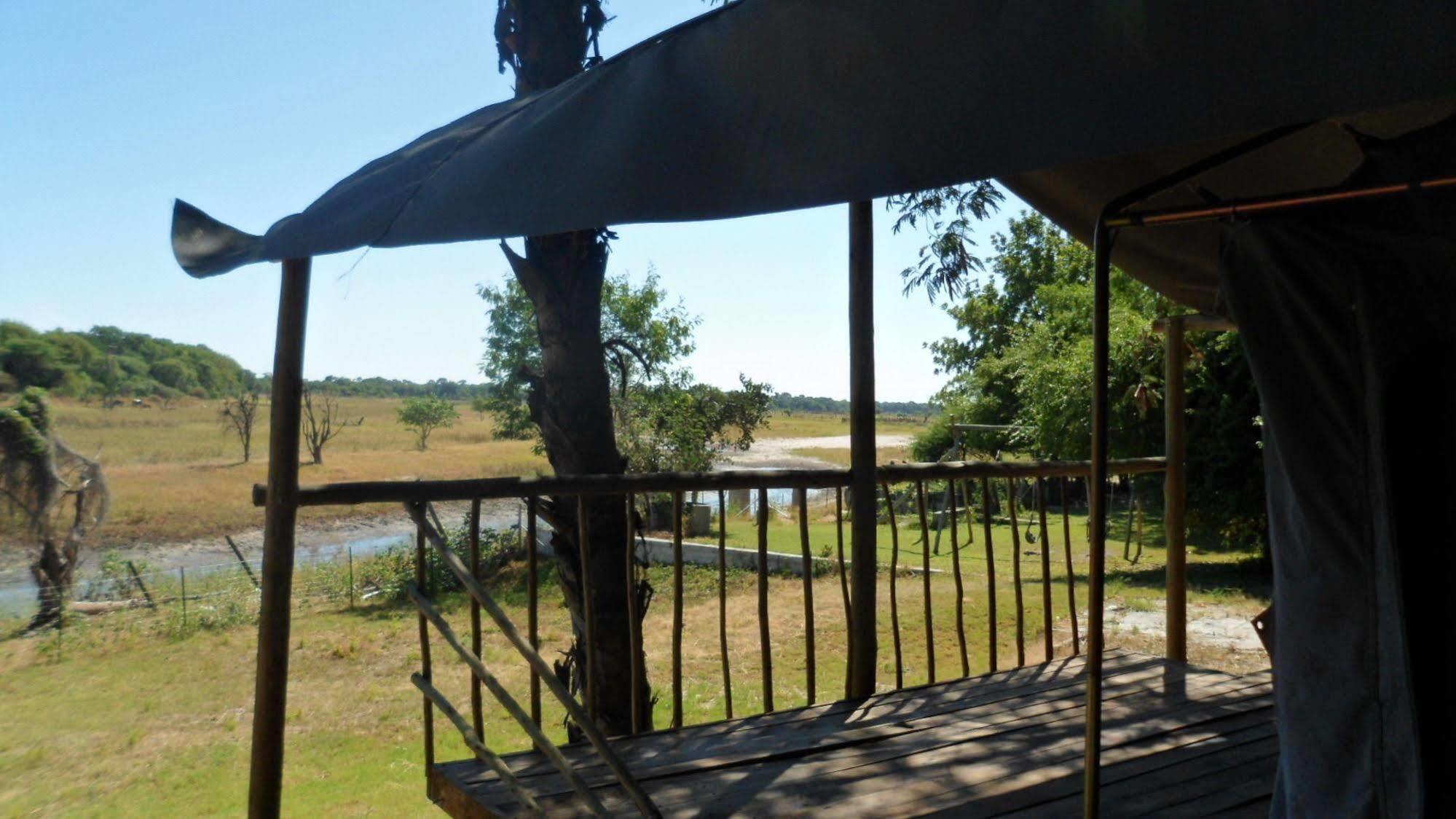 Okavango River Lodge マウン エクステリア 写真