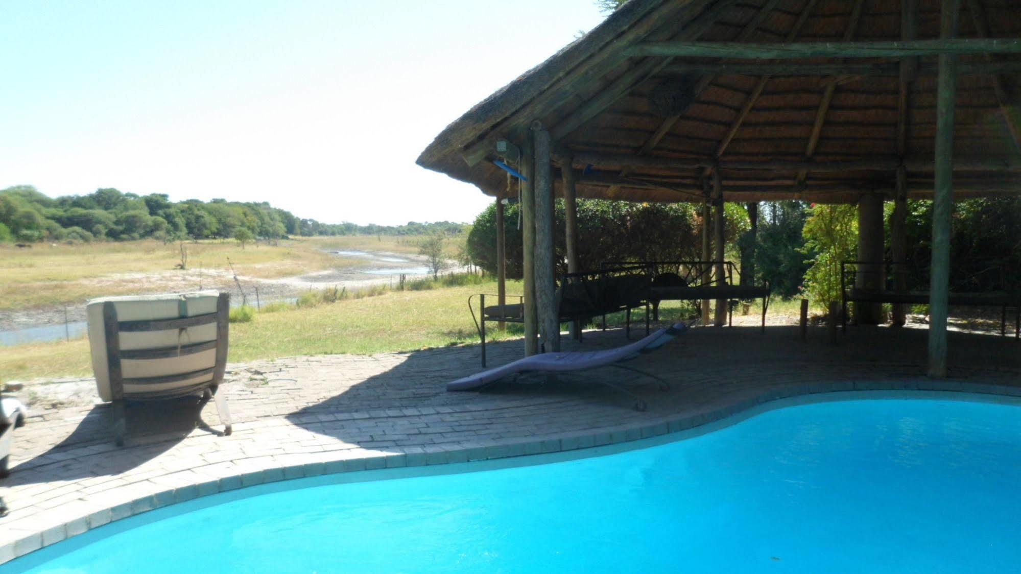 Okavango River Lodge マウン エクステリア 写真